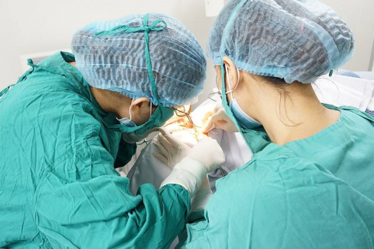 Chirurgie laser pour corriger la presbytie à Lyon 6 en Rhône-Alpes, Lyon, Docteur Ygal Boujnah